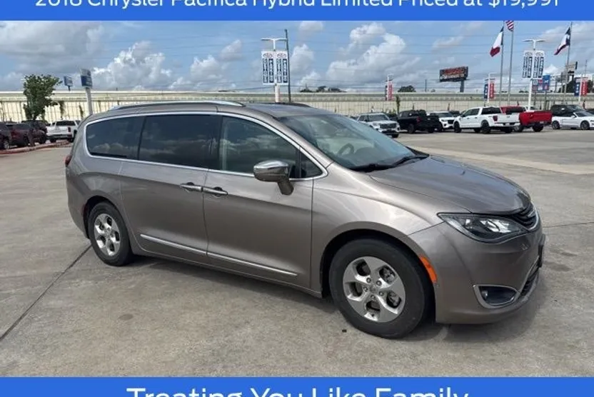 2018 Chrysler Pacifica Hybrid Limited photo 1