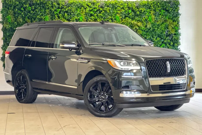 2023 Lincoln Navigator Black Label photo 1