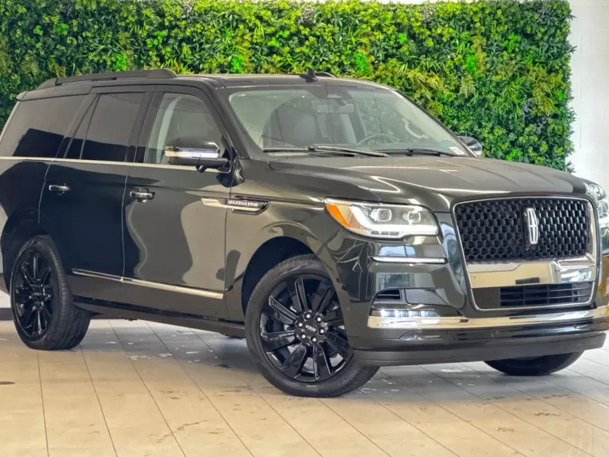 2023 Lincoln Navigator Black Label photo 1