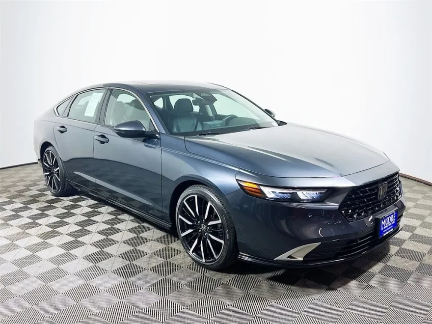 2023 Honda Accord Hybrid Touring photo 1