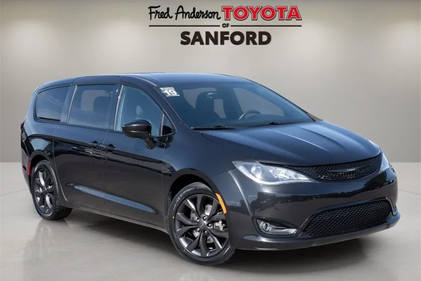 2019 Chrysler Pacifica Touring Plus photo 1