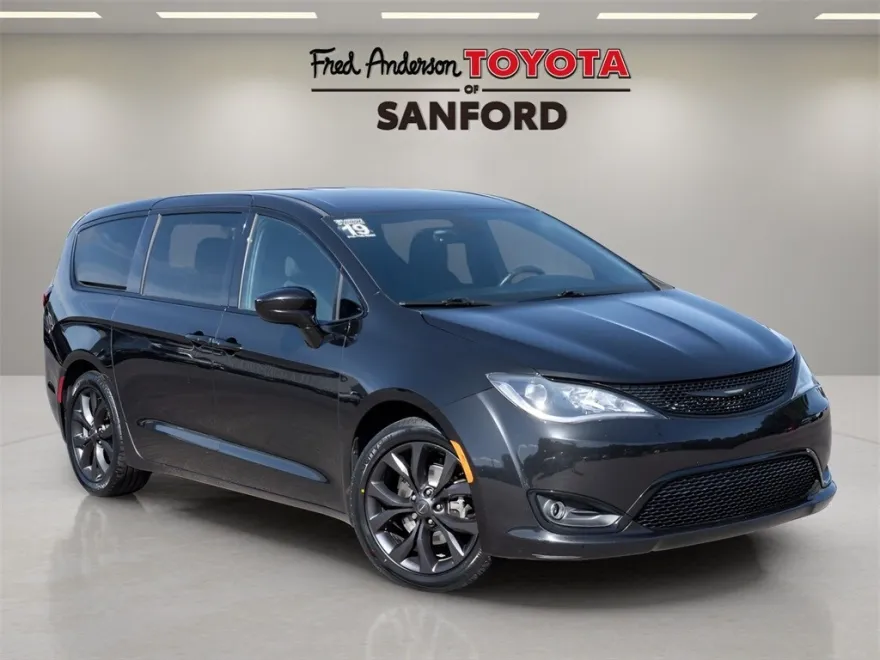 2019 Chrysler Pacifica Touring Plus photo 1