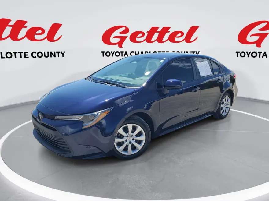 2025 Toyota Corolla LE photo 1