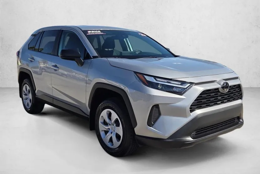 2023 Toyota RAV4 LE photo 1