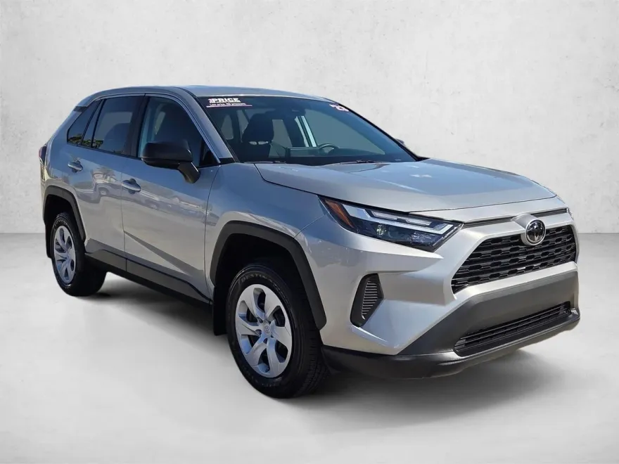 2023 Toyota RAV4 LE photo 1