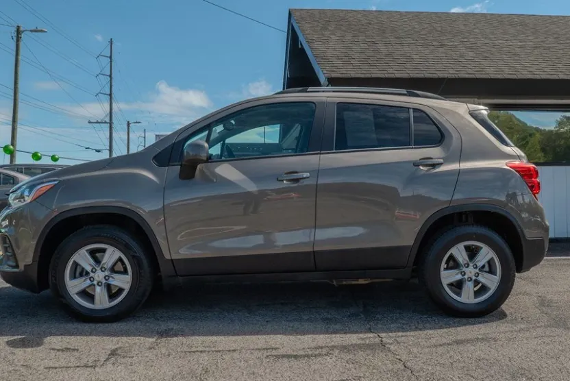 2021 Chevrolet Trax LT photo 1