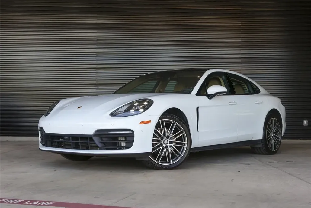 2022 Porsche Panamera 4 photo 1