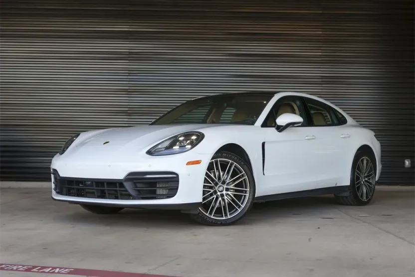 2022 Porsche Panamera 4 photo 1