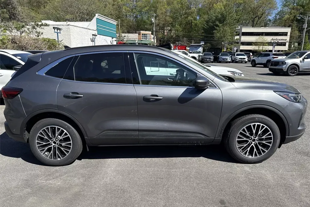 2024 Ford Escape Plug-In Hybrid photo 1