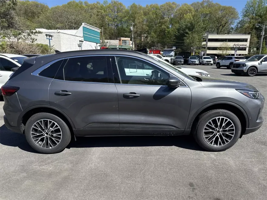 2024 Ford Escape Plug-In Hybrid photo 1
