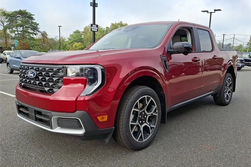 2025 Ford Maverick Lariat photo 1