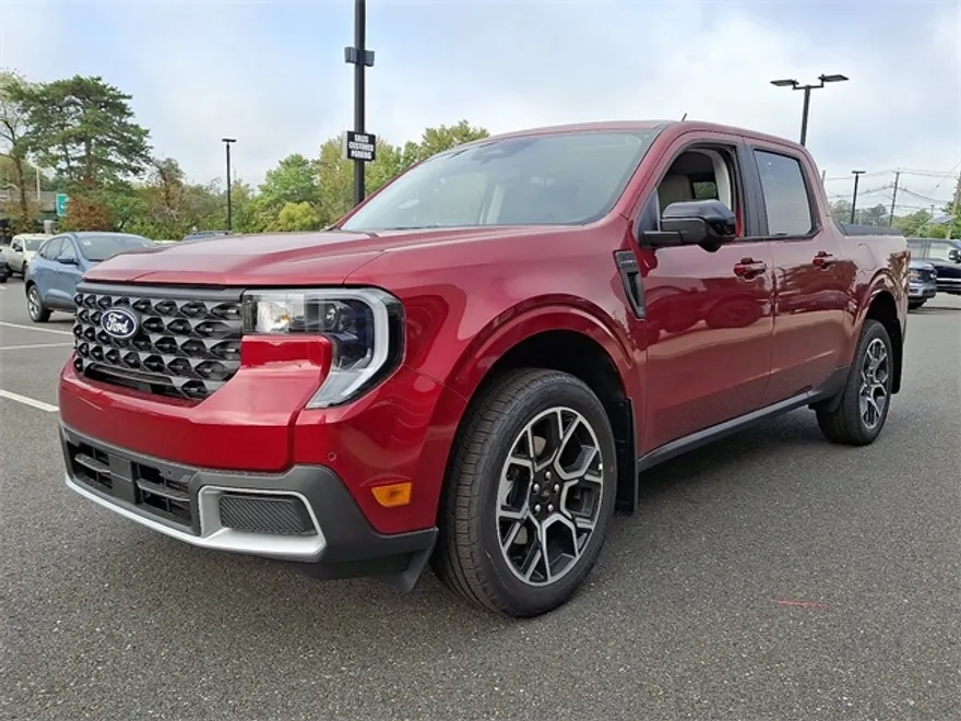 2025 Ford Maverick Lariat photo 1