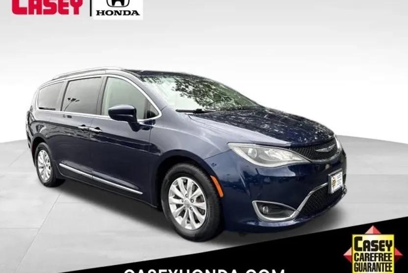 2018 Chrysler Pacifica Touring L photo 1