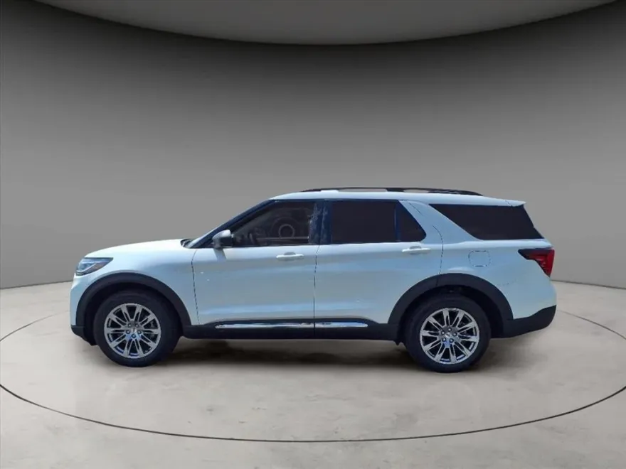 2025 Ford Explorer photo 1