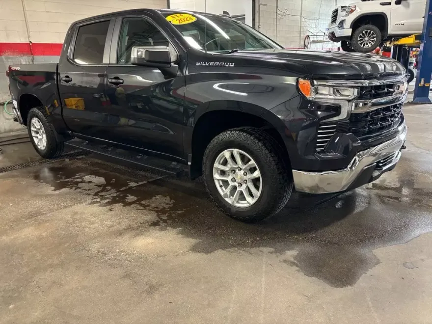 2023 Chevrolet Silverado 1500 LT photo 1