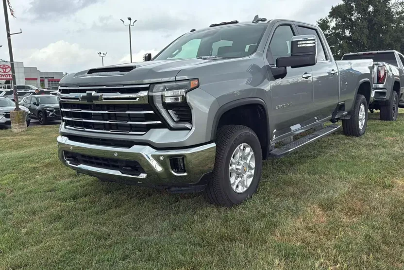 2025 Chevrolet Silverado 3500HD LTZ photo 1