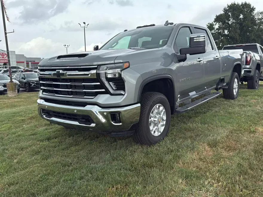 2025 Chevrolet Silverado 3500HD LTZ photo 1