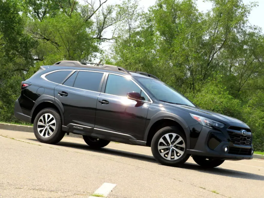 2023 Subaru Outback Premium photo 1