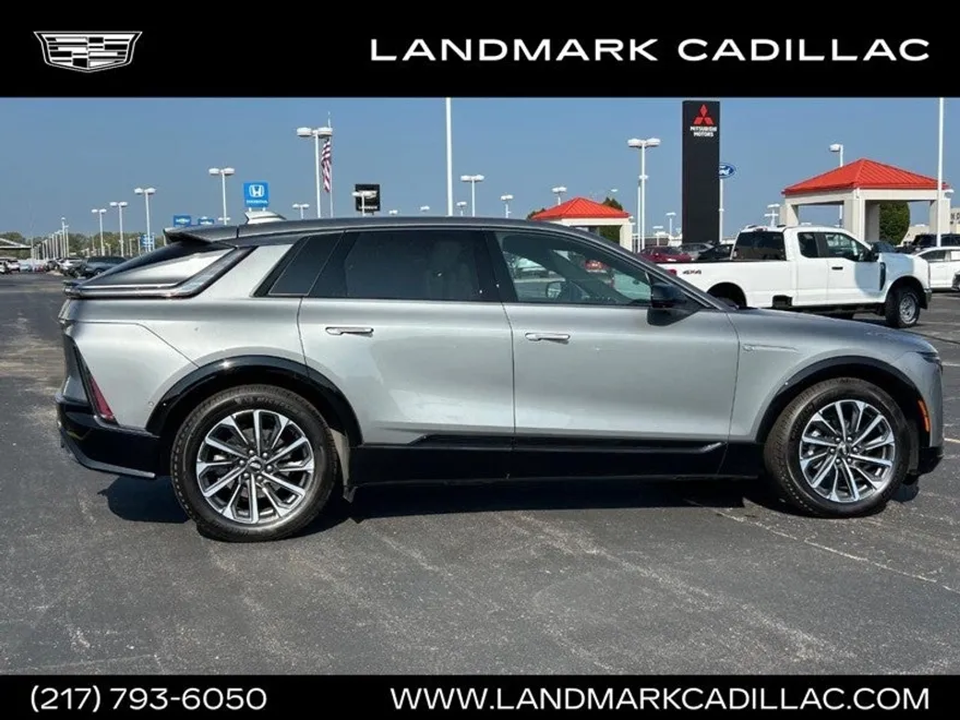 2024 Cadillac Lyriq Sport photo 1