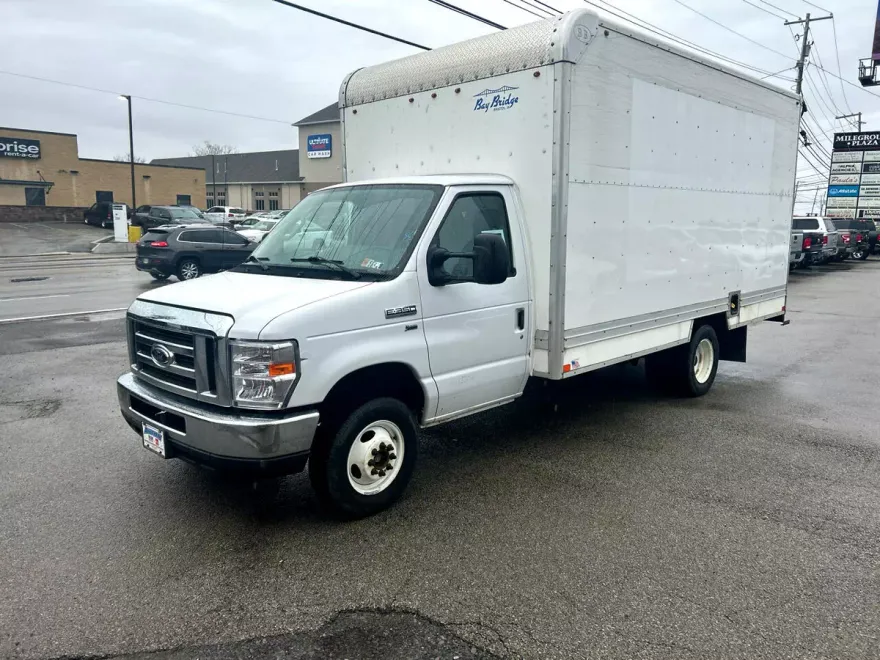 2019 Ford E-350 photo 1