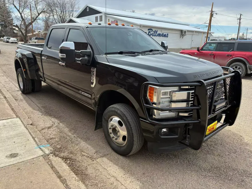 2017 Ford F-350 Platinum photo 1
