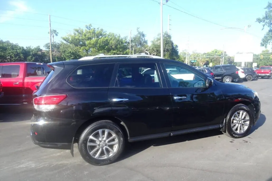 2015 Nissan Pathfinder S photo 1
