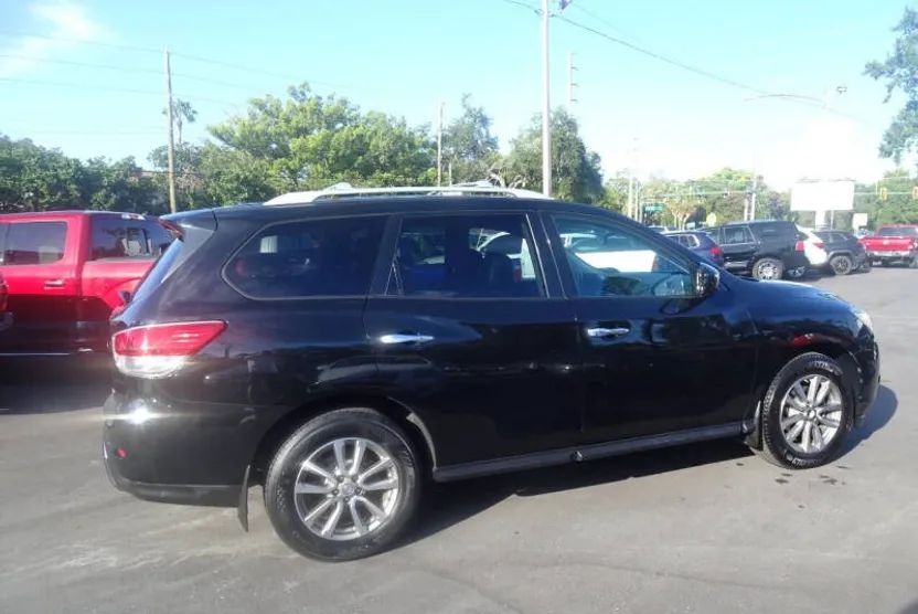 2015 Nissan Pathfinder S photo 1