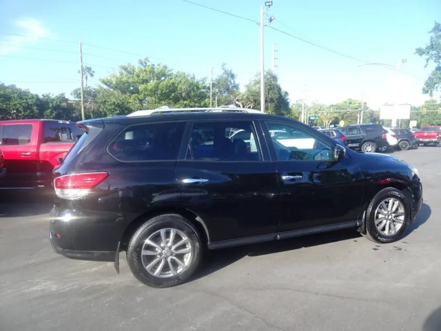 2015 Nissan Pathfinder S photo 1