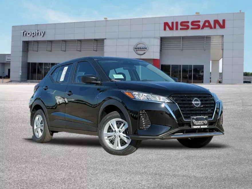 2025 Nissan Kicks S photo 1