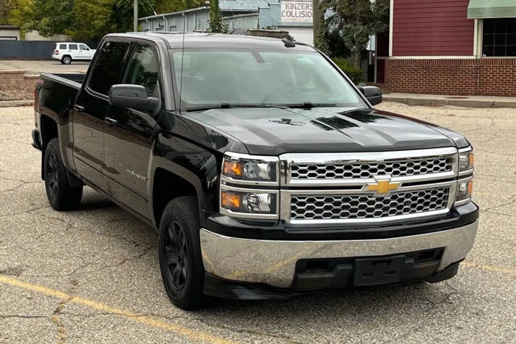 2015 Chevrolet Silverado LT photo 1