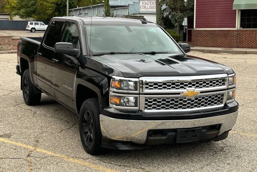 2015 Chevrolet Silverado LT photo 1