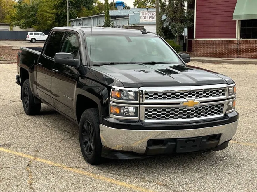 2015 Chevrolet Silverado LT photo 1