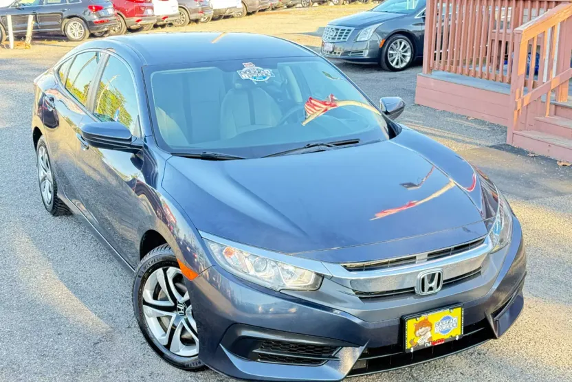 2018 Honda Civic LX photo 1