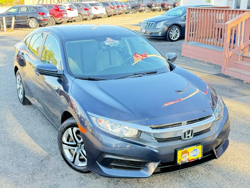 2018 Honda Civic LX photo 1