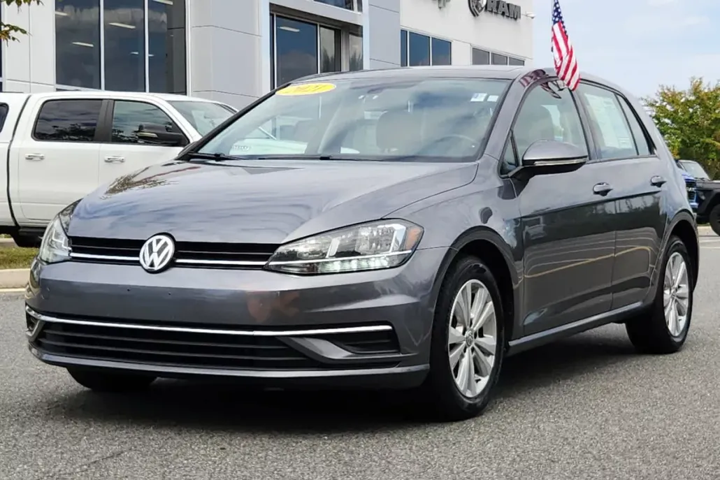 2021 Volkswagen Golf TSI photo 1