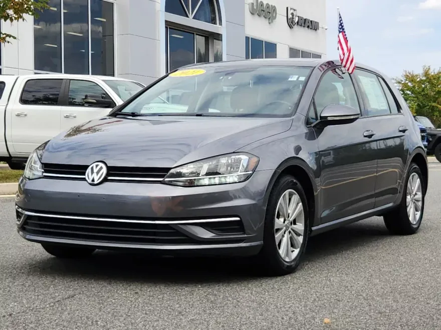 2021 Volkswagen Golf TSI photo 1