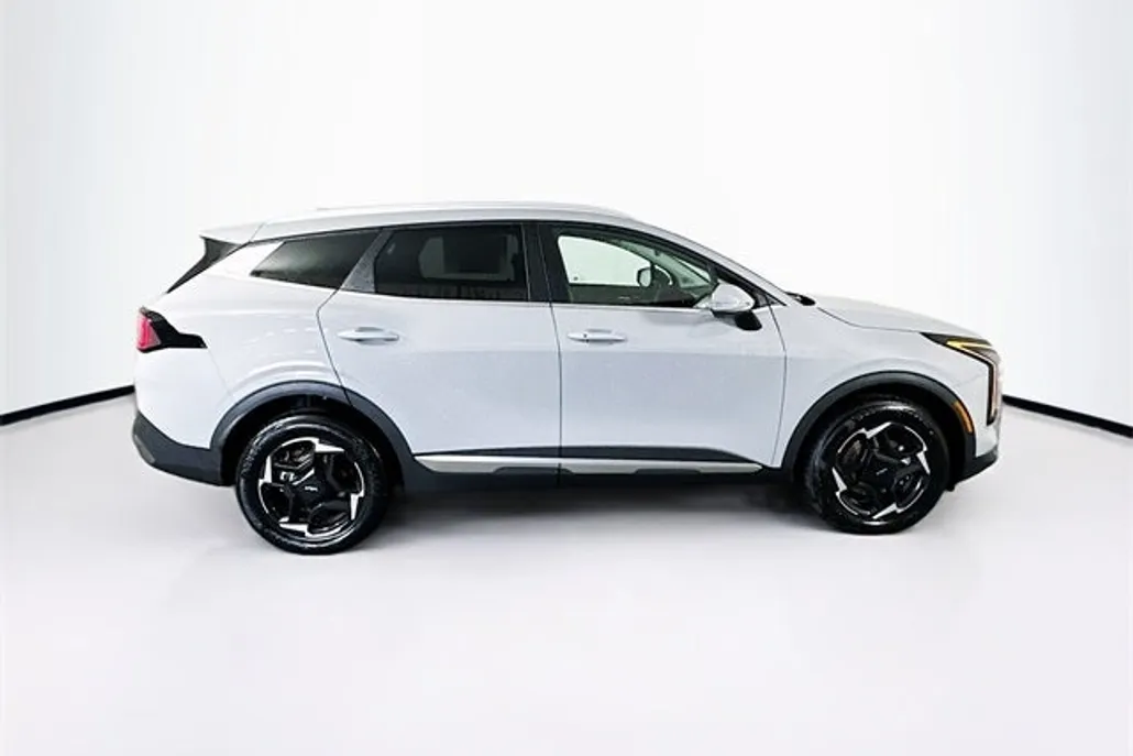 2026 Kia Sportage EX photo 1