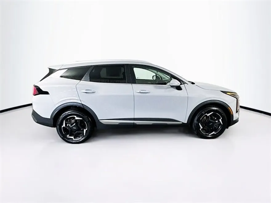 2026 Kia Sportage EX photo 1