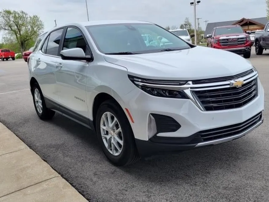2023 Chevrolet Equinox LT photo 1