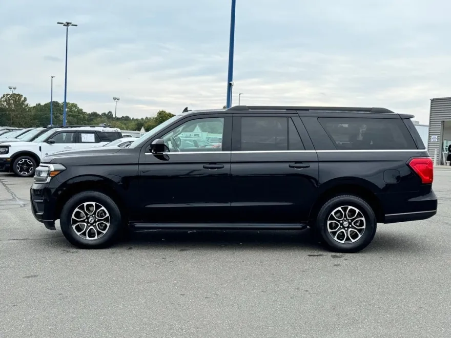 2024 Ford Expedition MAX XLT photo 1