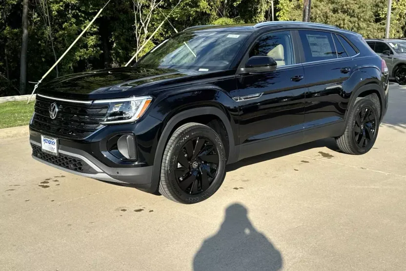 2025 Volkswagen Atlas Cross Sport SE Technology photo 1