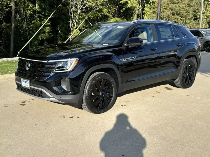 2025 Volkswagen Atlas Cross Sport SE Technology photo 1