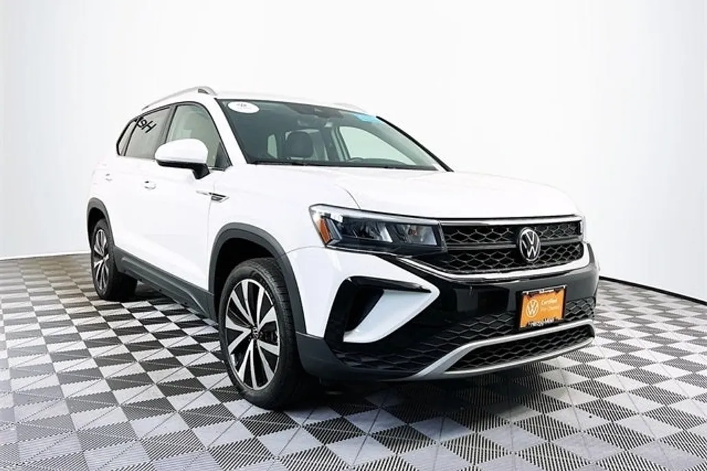 2023 Volkswagen Taos SE photo 1