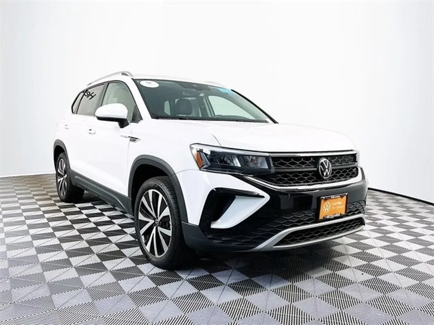 2023 Volkswagen Taos SE photo 1