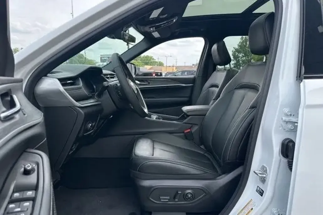 2025 Jeep Grand Cherokee Limited photo 1
