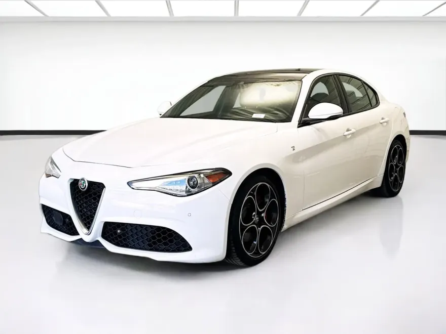 2022 Alfa Romeo Giulia Ti photo 1
