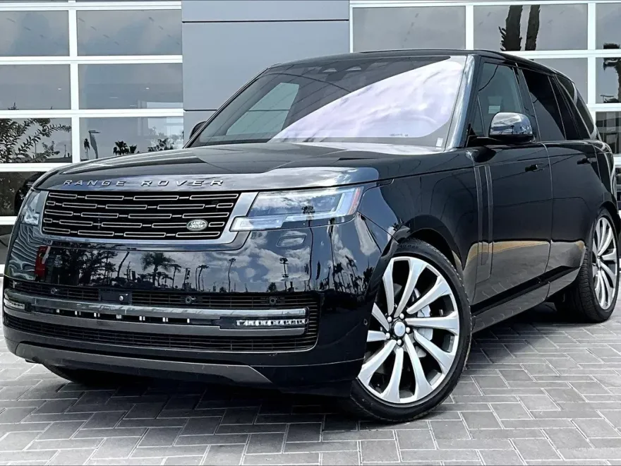 2023 Land Rover Range Rover SE photo 1