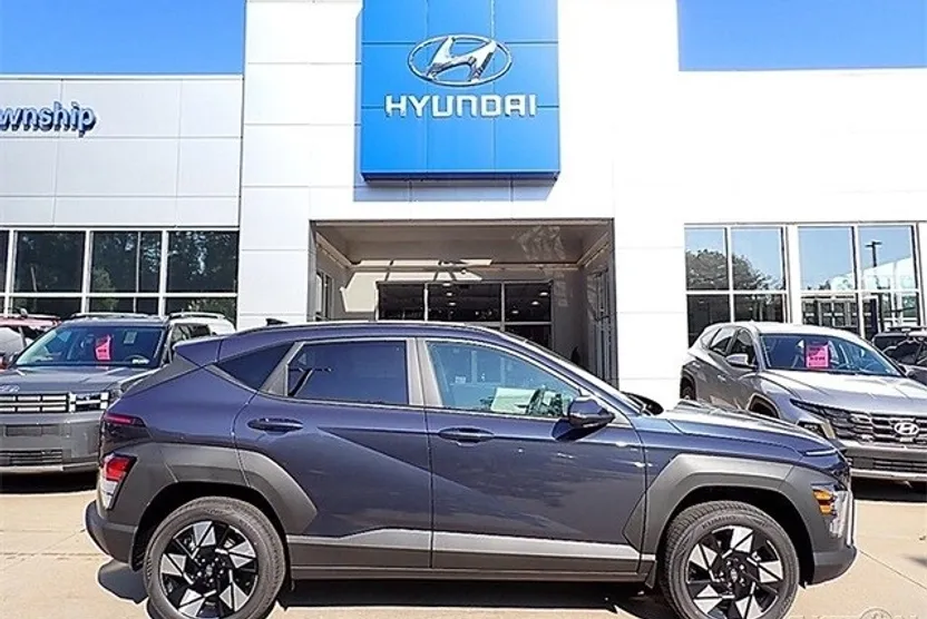 2025 Hyundai Kona SEL photo 1