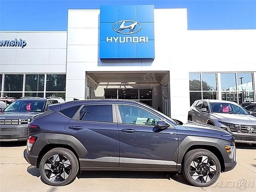 2025 Hyundai Kona SEL photo 1