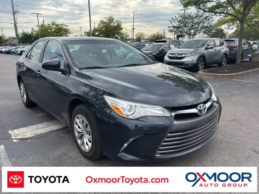 2016 Toyota Camry photo 1